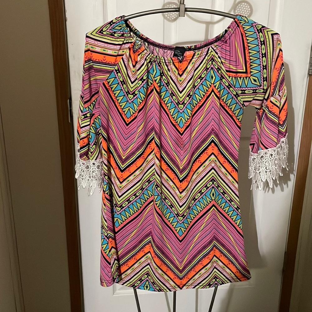 WinWin Half Sleeve Lace Tunic